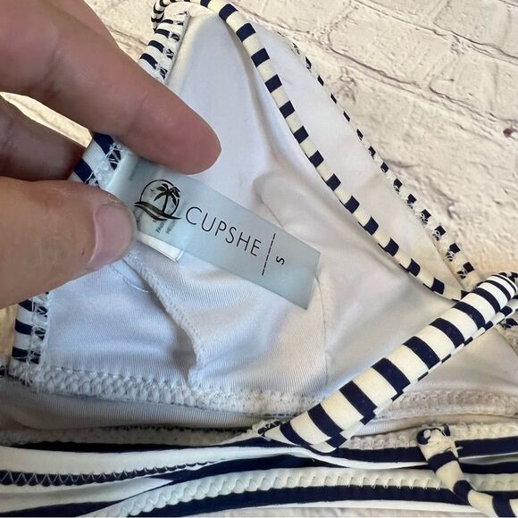 Cupshe Blue and White Bikini Top size small - Picture 3 of 4